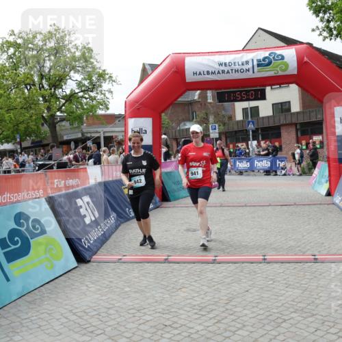 10.05.2026 - 8. Wedeler Halbmarathon Yannick Fuchs http://msf.ph/oto/9735166 10.05.2026 11:54:59 Ziel 941, 942, 984 meine-sportfotos.de