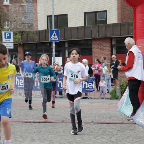10.05.2026 - 8. Wedeler Halbmarathon Yannick Fuchs http://msf.ph/oto/9735167 10.05.2026 12:48:35 Ziel 197, 519, 2054, 2063, 2066, 2110, 2150, 2170 meine-sportfotos.de