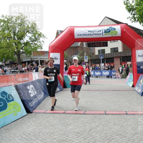 10.05.2026 - 8. Wedeler Halbmarathon Yannick Fuchs http://msf.ph/oto/9735168 10.05.2026 11:54:59 Ziel 941, 942, 984 meine-sportfotos.de