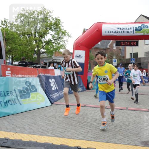 10.05.2026 - 8. Wedeler Halbmarathon Yannick Fuchs http://msf.ph/oto/9735176 10.05.2026 12:48:36 Ziel 197, 519, 2054, 2063, 2066, 2110, 2150, 2170 meine-sportfotos.de