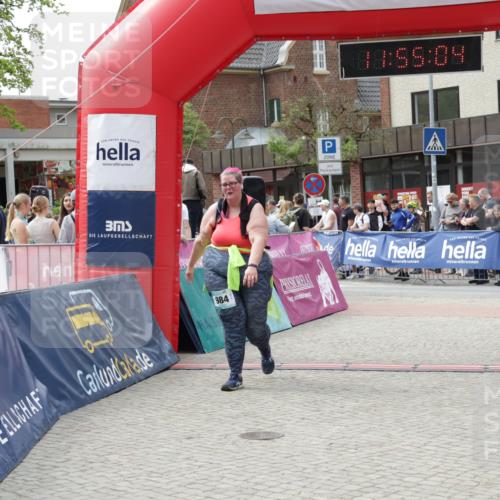 10.05.2026 - 8. Wedeler Halbmarathon Yannick Fuchs http://msf.ph/oto/9735177 10.05.2026 11:55:02 Ziel 941, 942, 984 meine-sportfotos.de