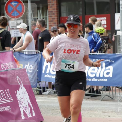 10.05.2026 - 8. Wedeler Halbmarathon Yannick Fuchs http://msf.ph/oto/9735192 10.05.2026 11:55:08 Ziel 754, 984 meine-sportfotos.de