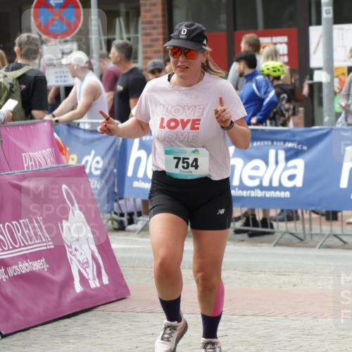 10.05.2026 - 8. Wedeler Halbmarathon Yannick Fuchs http://msf.ph/oto/9735194 10.05.2026 11:55:08 Ziel 754, 984 meine-sportfotos.de