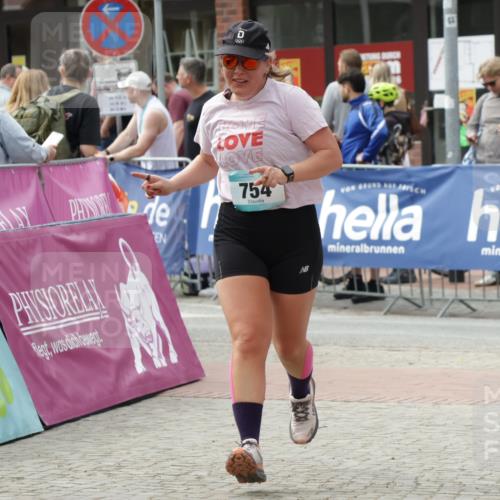 10.05.2026 - 8. Wedeler Halbmarathon Yannick Fuchs http://msf.ph/oto/9735195 10.05.2026 11:55:08 Ziel 754, 984 meine-sportfotos.de