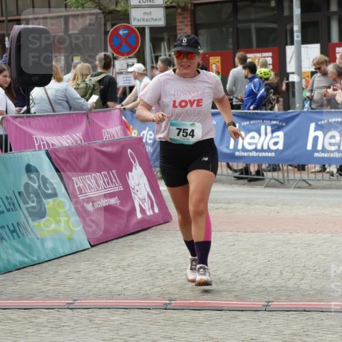 10.05.2026 - 8. Wedeler Halbmarathon Yannick Fuchs http://msf.ph/oto/9735199 10.05.2026 11:55:08 Ziel 754, 984 meine-sportfotos.de