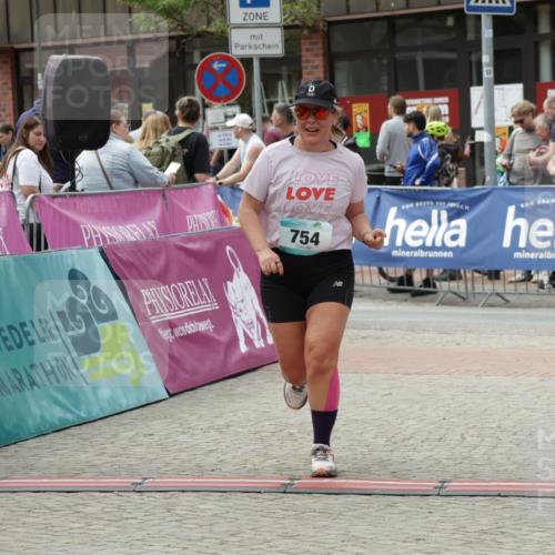 10.05.2026 - 8. Wedeler Halbmarathon Yannick Fuchs http://msf.ph/oto/9735202 10.05.2026 11:55:08 Ziel 754, 984 meine-sportfotos.de