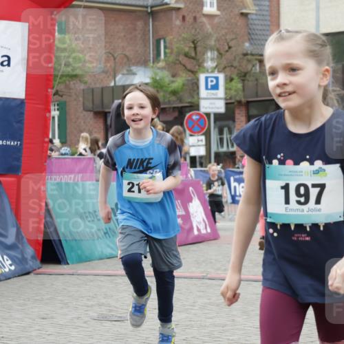 10.05.2026 - 8. Wedeler Halbmarathon Yannick Fuchs http://msf.ph/oto/9735211 10.05.2026 12:48:40 Ziel 148, 197, 519, 2054, 2063, 2066, 2110, 2111, 2170 meine-sportfotos.de