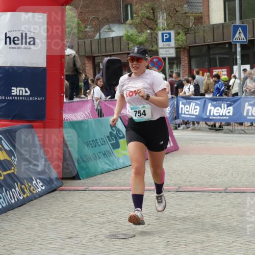 10.05.2026 - 8. Wedeler Halbmarathon Yannick Fuchs http://msf.ph/oto/9735216 10.05.2026 11:55:10 Ziel 754 meine-sportfotos.de
