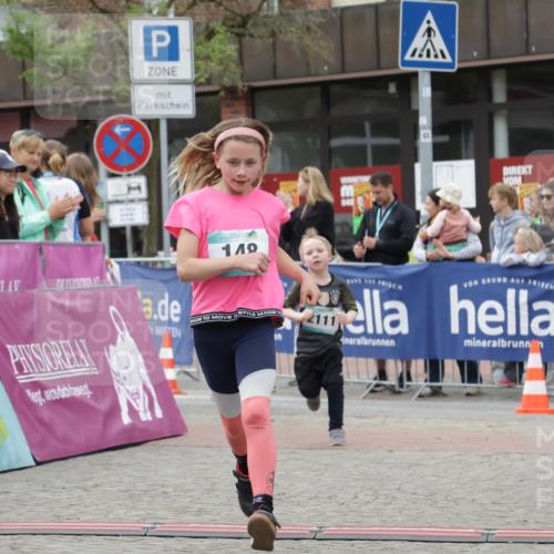 10.05.2026 - 8. Wedeler Halbmarathon Yannick Fuchs http://msf.ph/oto/9735219 10.05.2026 12:48:42 Ziel 148, 197, 825, 2110, 2111, 2170 meine-sportfotos.de