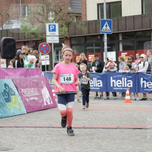 10.05.2026 - 8. Wedeler Halbmarathon Yannick Fuchs http://msf.ph/oto/9735221 10.05.2026 12:48:42 Ziel 148, 197, 825, 2110, 2111, 2170 meine-sportfotos.de