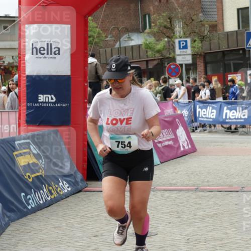 10.05.2026 - 8. Wedeler Halbmarathon Yannick Fuchs http://msf.ph/oto/9735224 10.05.2026 11:55:10 Ziel 754 meine-sportfotos.de