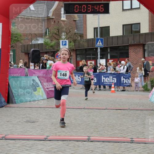 10.05.2026 - 8. Wedeler Halbmarathon Yannick Fuchs http://msf.ph/oto/9735230 10.05.2026 12:48:42 Ziel 148, 197, 825, 2110, 2111, 2170 meine-sportfotos.de