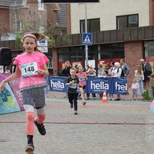 10.05.2026 - 8. Wedeler Halbmarathon Yannick Fuchs http://msf.ph/oto/9735235 10.05.2026 12:48:43 Ziel 148, 197, 825, 2110, 2111 meine-sportfotos.de