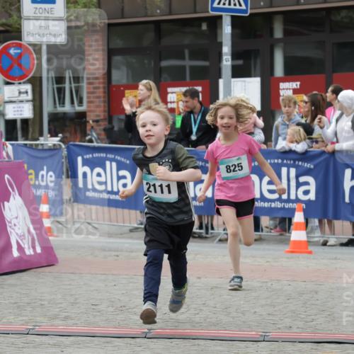 10.05.2026 - 8. Wedeler Halbmarathon Yannick Fuchs http://msf.ph/oto/9735237 10.05.2026 12:48:44 Ziel 148, 825, 2110, 2111 meine-sportfotos.de
