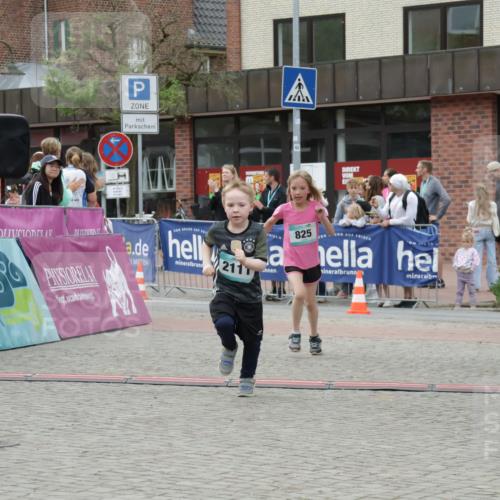 10.05.2026 - 8. Wedeler Halbmarathon Yannick Fuchs http://msf.ph/oto/9735242 10.05.2026 12:48:44 Ziel 148, 825, 2110, 2111 meine-sportfotos.de