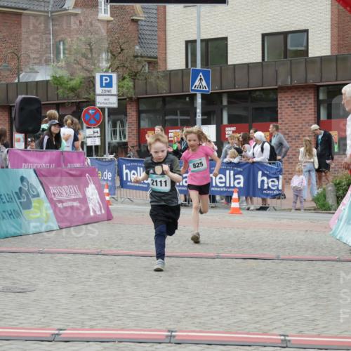 10.05.2026 - 8. Wedeler Halbmarathon Yannick Fuchs http://msf.ph/oto/9735244 10.05.2026 12:48:44 Ziel 148, 825, 2110, 2111 meine-sportfotos.de