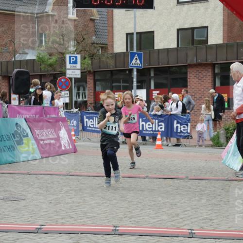 10.05.2026 - 8. Wedeler Halbmarathon Yannick Fuchs http://msf.ph/oto/9735246 10.05.2026 12:48:44 Ziel 148, 825, 2110, 2111 meine-sportfotos.de
