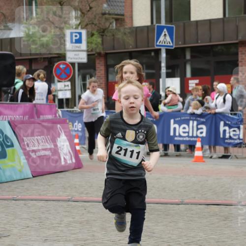 10.05.2026 - 8. Wedeler Halbmarathon Yannick Fuchs http://msf.ph/oto/9735249 10.05.2026 12:48:45 Ziel 148, 825, 909, 2110, 2111 meine-sportfotos.de