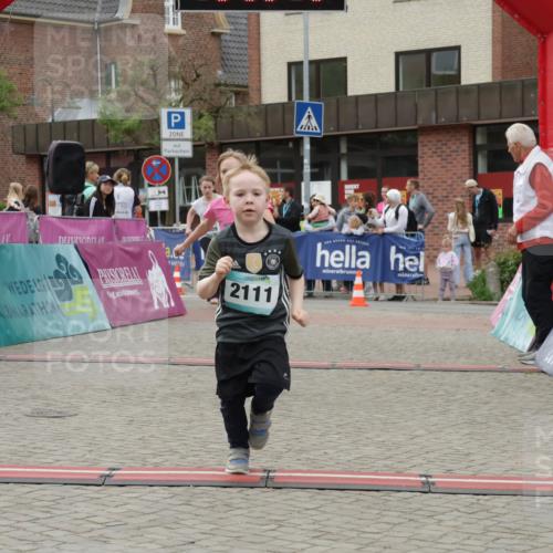 10.05.2026 - 8. Wedeler Halbmarathon Yannick Fuchs http://msf.ph/oto/9735253 10.05.2026 12:48:45 Ziel 148, 825, 909, 2110, 2111 meine-sportfotos.de