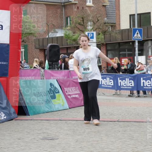 10.05.2026 - 8. Wedeler Halbmarathon Yannick Fuchs http://msf.ph/oto/9735273 10.05.2026 12:48:49 Ziel 825, 909, 2111 meine-sportfotos.de