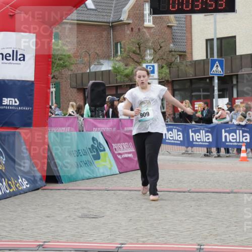 10.05.2026 - 8. Wedeler Halbmarathon Yannick Fuchs http://msf.ph/oto/9735275 10.05.2026 12:48:49 Ziel 825, 909, 2111 meine-sportfotos.de