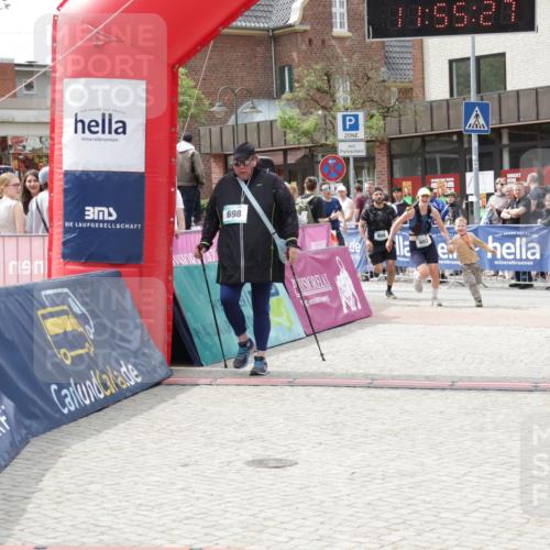 10.05.2026 - 8. Wedeler Halbmarathon Yannick Fuchs http://msf.ph/oto/9735277 10.05.2026 11:55:25 Ziel 25, 26, 603, 698, 767, 908 meine-sportfotos.de