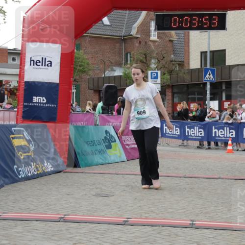 10.05.2026 - 8. Wedeler Halbmarathon Yannick Fuchs http://msf.ph/oto/9735283 10.05.2026 12:48:50 Ziel 825, 909, 2111 meine-sportfotos.de