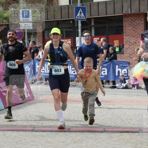 10.05.2026 - 8. Wedeler Halbmarathon Yannick Fuchs http://msf.ph/oto/9735289 10.05.2026 11:55:27 Ziel 25, 26, 603, 698, 767, 908 meine-sportfotos.de