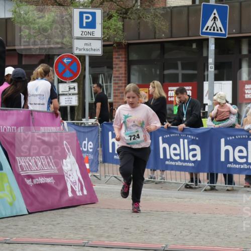 10.05.2026 - 8. Wedeler Halbmarathon Yannick Fuchs http://msf.ph/oto/9735290 10.05.2026 12:48:54 Ziel 724, 909 meine-sportfotos.de