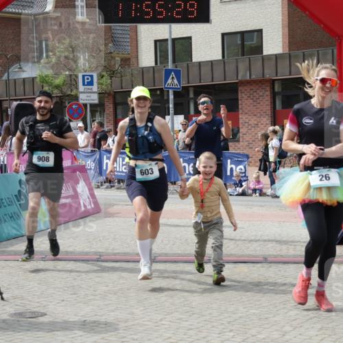 10.05.2026 - 8. Wedeler Halbmarathon Yannick Fuchs http://msf.ph/oto/9735297 10.05.2026 11:55:28 Ziel 25, 26, 603, 698, 767, 908 meine-sportfotos.de
