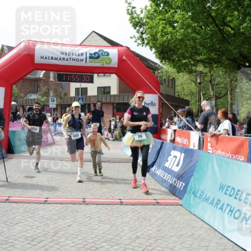10.05.2026 - 8. Wedeler Halbmarathon Yannick Fuchs http://msf.ph/oto/9735304 10.05.2026 11:55:28 Ziel 25, 26, 603, 698, 767, 908 meine-sportfotos.de