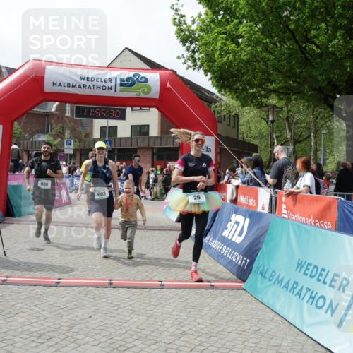 10.05.2026 - 8. Wedeler Halbmarathon Yannick Fuchs http://msf.ph/oto/9735306 10.05.2026 11:55:28 Ziel 25, 26, 603, 698, 767, 908 meine-sportfotos.de