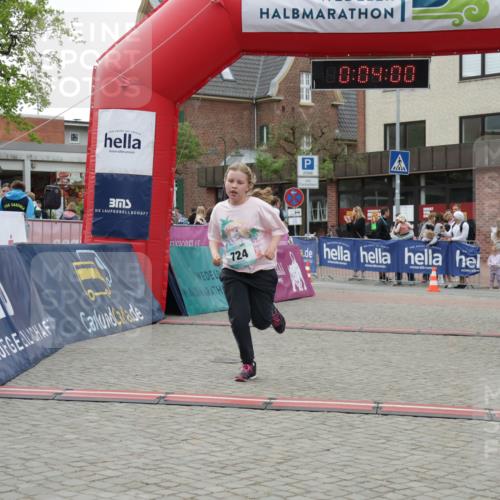 10.05.2026 - 8. Wedeler Halbmarathon Yannick Fuchs http://msf.ph/oto/9735309 10.05.2026 12:48:57 Ziel 724 meine-sportfotos.de