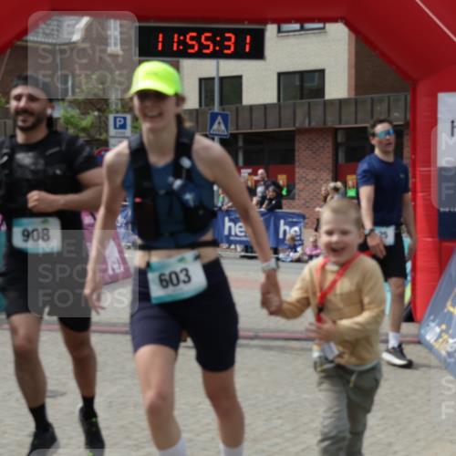 10.05.2026 - 8. Wedeler Halbmarathon Yannick Fuchs http://msf.ph/oto/9735315 10.05.2026 11:55:29 Ziel 25, 26, 603, 698, 767, 908, 987 meine-sportfotos.de
