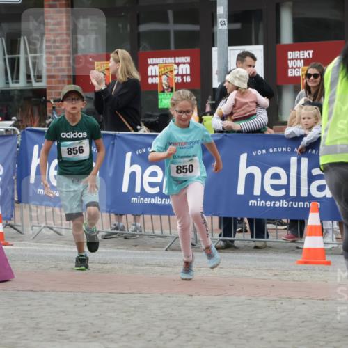 10.05.2026 - 8. Wedeler Halbmarathon Yannick Fuchs http://msf.ph/oto/9735319 10.05.2026 12:49:06 Ziel 850, 856 meine-sportfotos.de