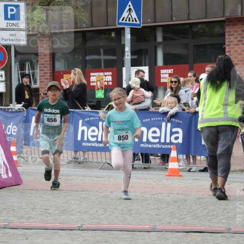 10.05.2026 - 8. Wedeler Halbmarathon Yannick Fuchs http://msf.ph/oto/9735323 10.05.2026 12:49:07 Ziel 850, 856 meine-sportfotos.de