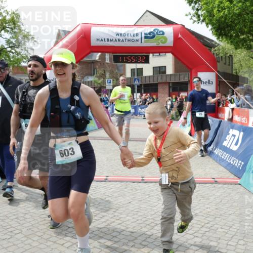 10.05.2026 - 8. Wedeler Halbmarathon Yannick Fuchs http://msf.ph/oto/9735324 10.05.2026 11:55:30 Ziel 25, 26, 603, 698, 767, 908, 987 meine-sportfotos.de