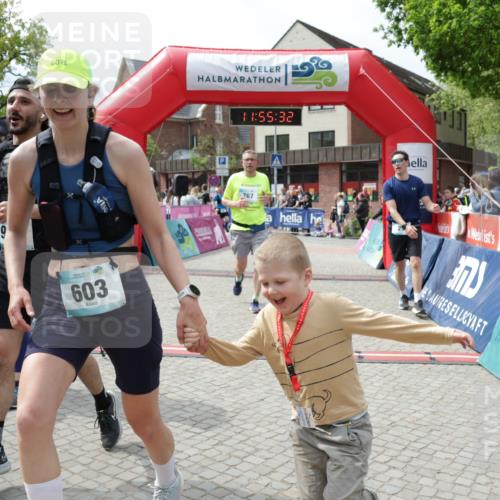 10.05.2026 - 8. Wedeler Halbmarathon Yannick Fuchs http://msf.ph/oto/9735325 10.05.2026 11:55:30 Ziel 25, 26, 603, 698, 767, 908, 987 meine-sportfotos.de