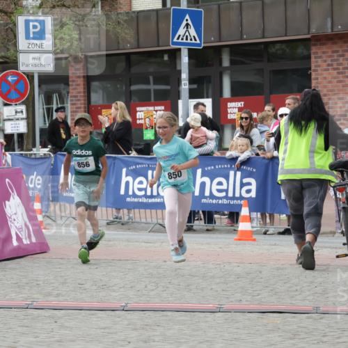 10.05.2026 - 8. Wedeler Halbmarathon Yannick Fuchs http://msf.ph/oto/9735326 10.05.2026 12:49:07 Ziel 850, 856 meine-sportfotos.de