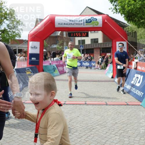 10.05.2026 - 8. Wedeler Halbmarathon Yannick Fuchs http://msf.ph/oto/9735329 10.05.2026 11:55:30 Ziel 25, 26, 603, 698, 767, 908, 987 meine-sportfotos.de