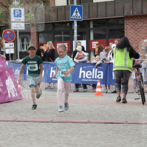 10.05.2026 - 8. Wedeler Halbmarathon Yannick Fuchs http://msf.ph/oto/9735330 10.05.2026 12:49:08 Ziel 850, 856 meine-sportfotos.de