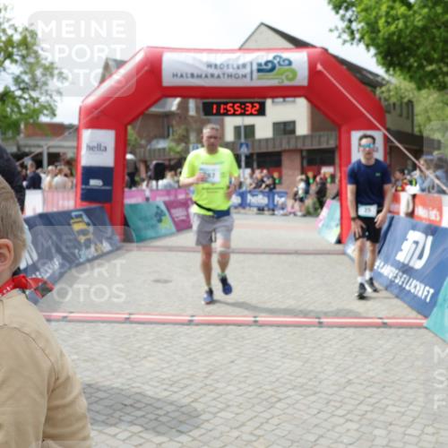 10.05.2026 - 8. Wedeler Halbmarathon Yannick Fuchs http://msf.ph/oto/9735331 10.05.2026 11:55:30 Ziel 25, 26, 603, 698, 767, 908, 987 meine-sportfotos.de
