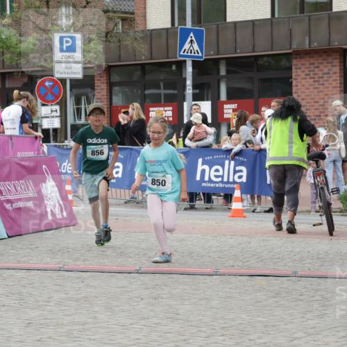 10.05.2026 - 8. Wedeler Halbmarathon Yannick Fuchs http://msf.ph/oto/9735332 10.05.2026 12:49:08 Ziel 850, 856 meine-sportfotos.de