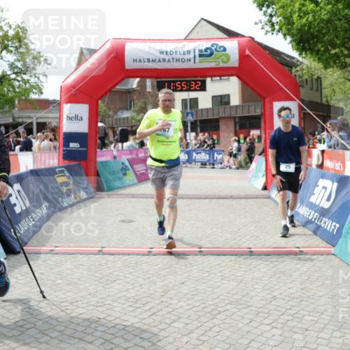 10.05.2026 - 8. Wedeler Halbmarathon Yannick Fuchs http://msf.ph/oto/9735333 10.05.2026 11:55:31 Ziel 25, 26, 603, 698, 767, 908, 987 meine-sportfotos.de