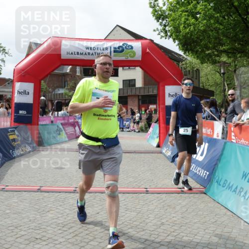 10.05.2026 - 8. Wedeler Halbmarathon Yannick Fuchs http://msf.ph/oto/9735340 10.05.2026 11:55:31 Ziel 25, 26, 603, 698, 767, 908, 987 meine-sportfotos.de