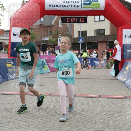 10.05.2026 - 8. Wedeler Halbmarathon Yannick Fuchs http://msf.ph/oto/9735362 10.05.2026 12:49:12 Ziel 850, 856 meine-sportfotos.de