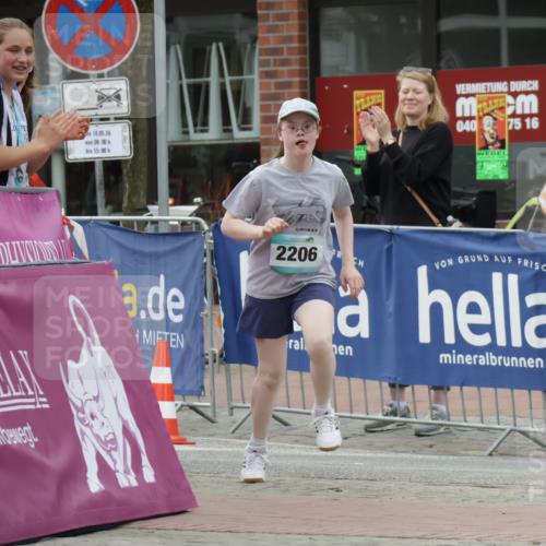 10.05.2026 - 8. Wedeler Halbmarathon Yannick Fuchs http://msf.ph/oto/9735363 10.05.2026 12:49:27 Ziel 2206 meine-sportfotos.de