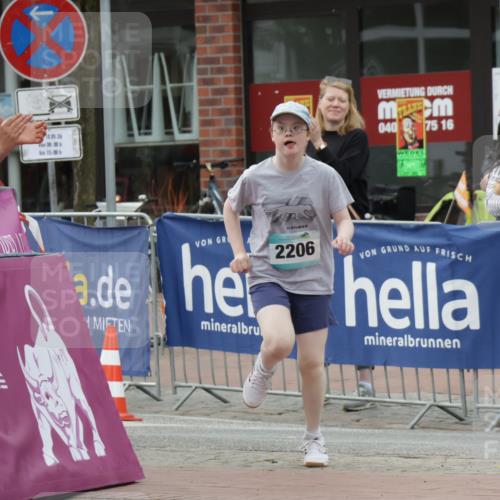 10.05.2026 - 8. Wedeler Halbmarathon Yannick Fuchs http://msf.ph/oto/9735368 10.05.2026 12:49:28 Ziel 2206 meine-sportfotos.de