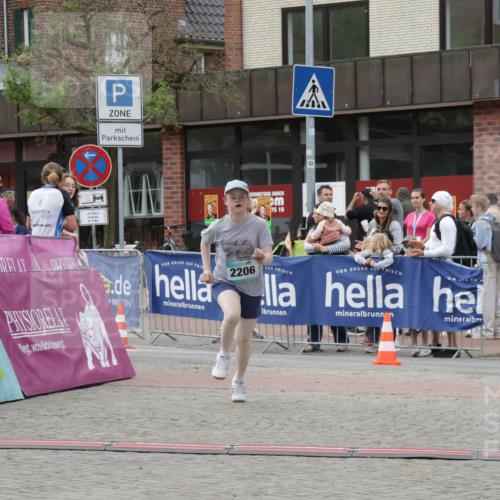 10.05.2026 - 8. Wedeler Halbmarathon Yannick Fuchs http://msf.ph/oto/9735372 10.05.2026 12:49:29 Ziel 2206 meine-sportfotos.de
