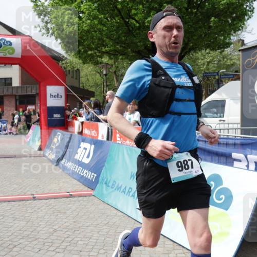 10.05.2026 - 8. Wedeler Halbmarathon Yannick Fuchs http://msf.ph/oto/9735375 10.05.2026 11:55:36 Ziel 987 meine-sportfotos.de